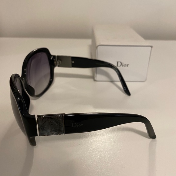 Sunglasses - Picture 2 of 3